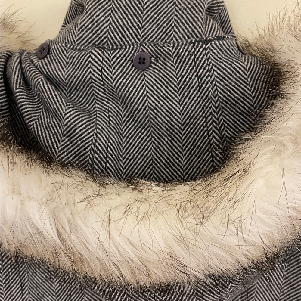 Esprit Gray Chevron Coat with Faux Fur Hood – Size M - Picture 4 of 6